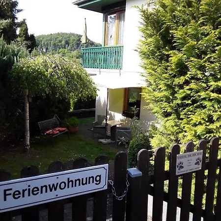 Ferienwohnung Hustley アパート